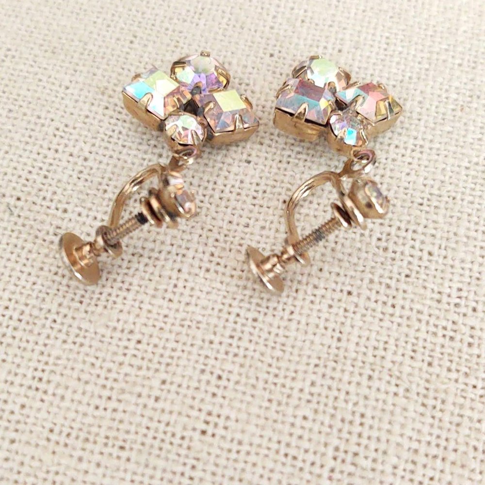 Vintage screw back iridescent rhinestone earrings - Picture 6 of 13